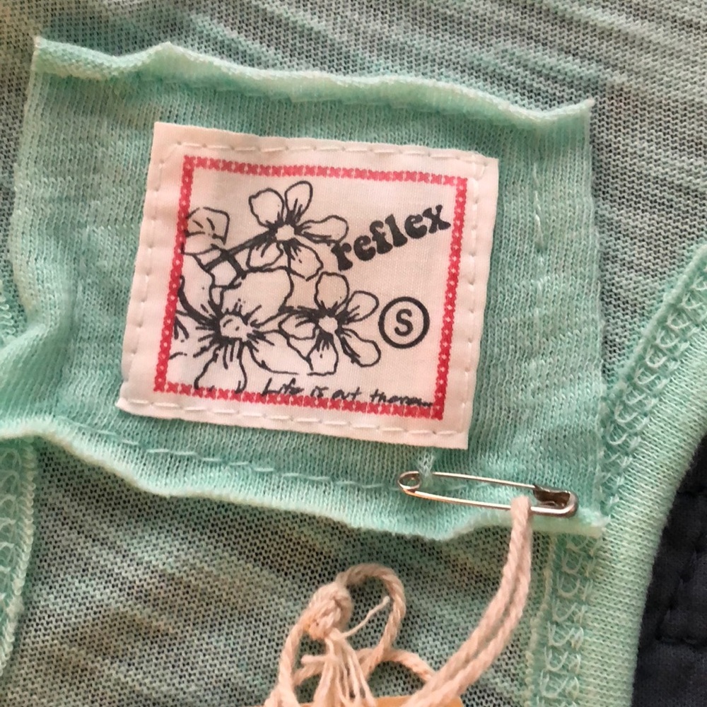 2 Tank tops - Picture 5 of 5